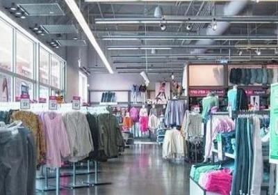 女孩借钱开服装店月赚10万元