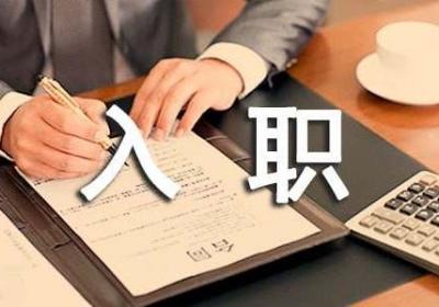 企业老总与大学生对话 建议先入职场“被欺负”